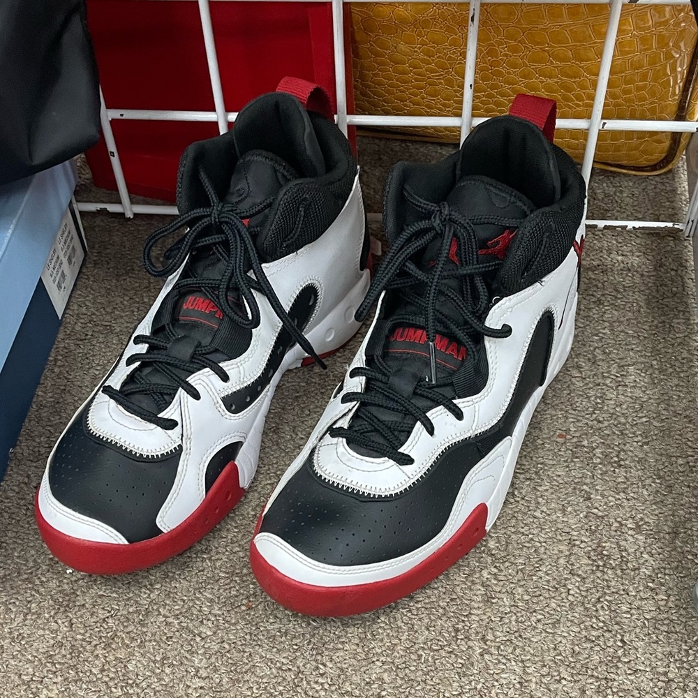 Air Jordan’s size 10